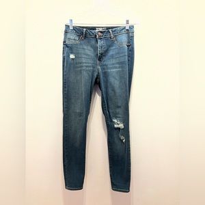 Rewash mid rise jean size 9